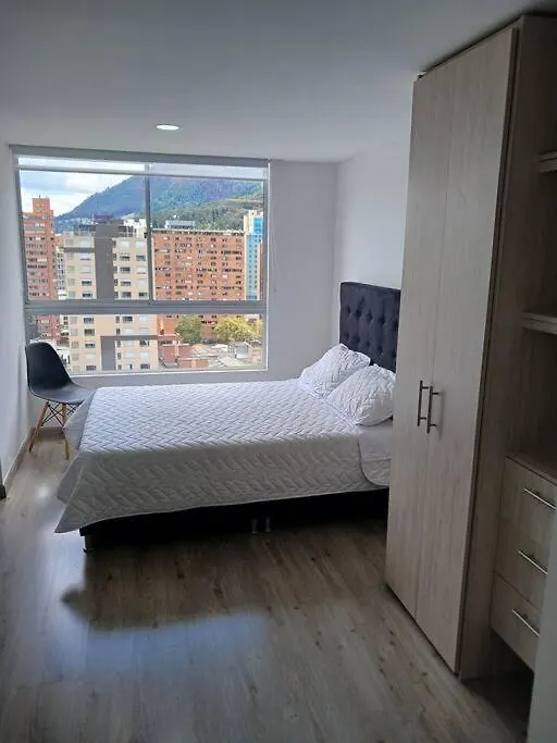 Estudio Moderno, Vista Al Centro Y Monserrate Bogota