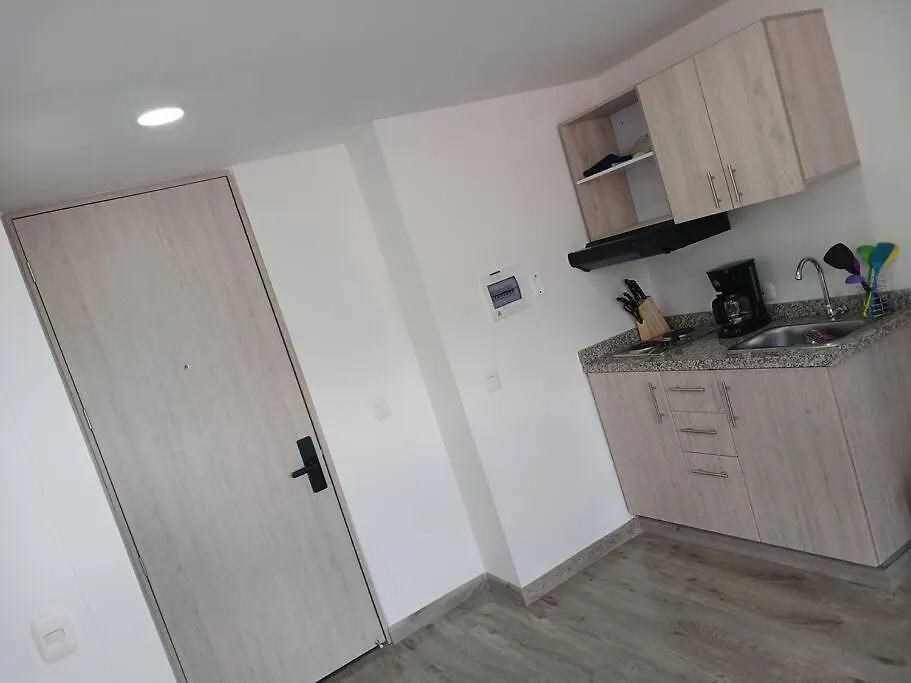 Estudio Moderno, Vista Al Centro Y Monserrate Bogota