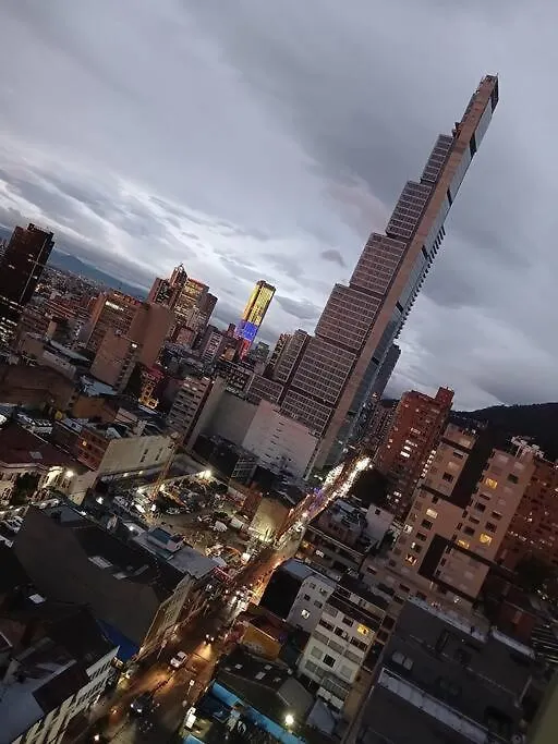 Estudio Moderno, Vista Al Centro Y Monserrate Bogota